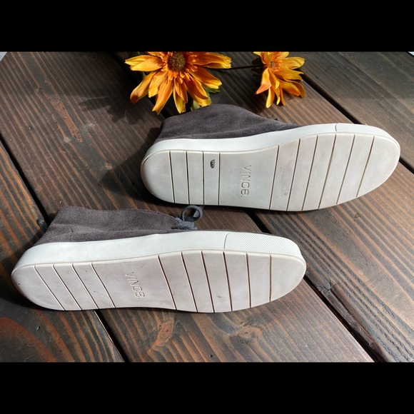 Vince Abe Dark Gray Suede Leather Chukka Lace Up Sneaker Boot size 7M EUR 37.5